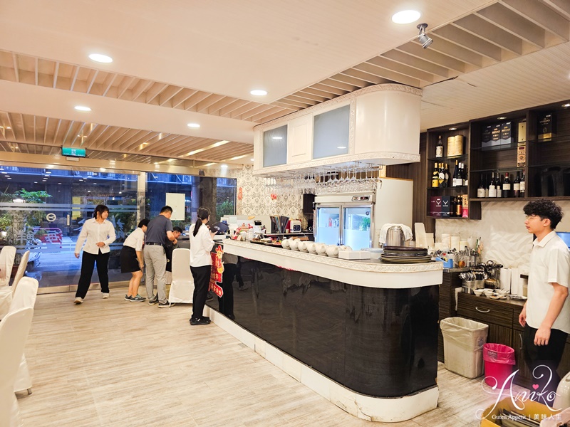 【台北美食】龍少爺港式海鮮。中山區40年粵菜餐廳！招牌滷雞爪、煲仔飯和星洲醬螃蟹一次滿足