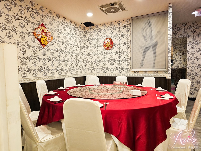 【台北美食】龍少爺港式海鮮。中山區40年粵菜餐廳！招牌滷雞爪、煲仔飯和星洲醬螃蟹一次滿足