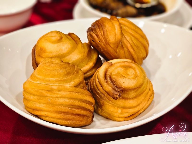 【台北美食】龍少爺港式海鮮。中山區40年粵菜餐廳！招牌滷雞爪、煲仔飯和星洲醬螃蟹一次滿足
