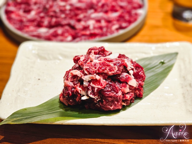 【台北美食】牛肆。台北預約困難溫體牛肉鍋！上選部位加上蔬果湯頭超好吃