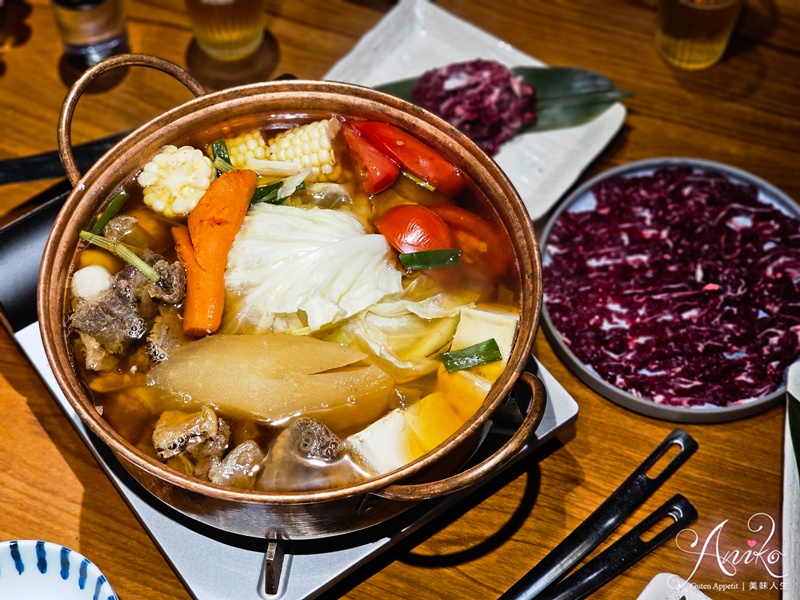 【台北美食】牛肆。台北預約困難溫體牛肉鍋！上選部位加上蔬果湯頭超好吃