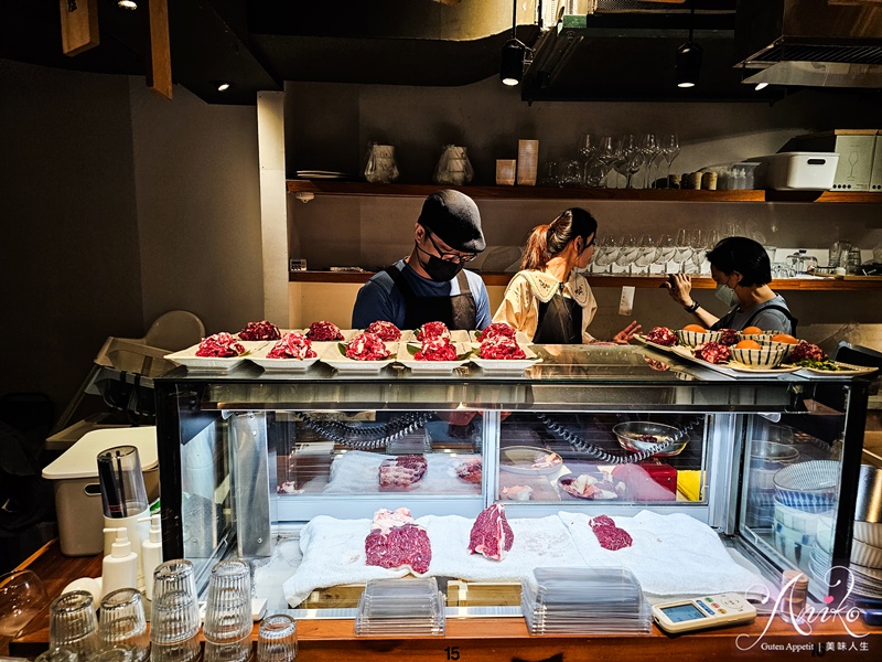 【台北美食】牛肆。台北預約困難溫體牛肉鍋！上選部位加上蔬果湯頭超好吃