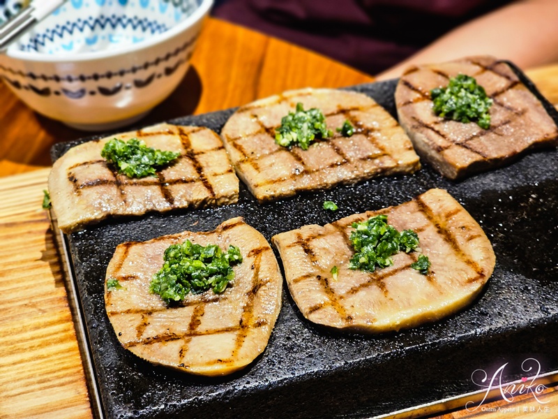 【台北美食】牛肆。台北預約困難溫體牛肉鍋！上選部位加上蔬果湯頭超好吃