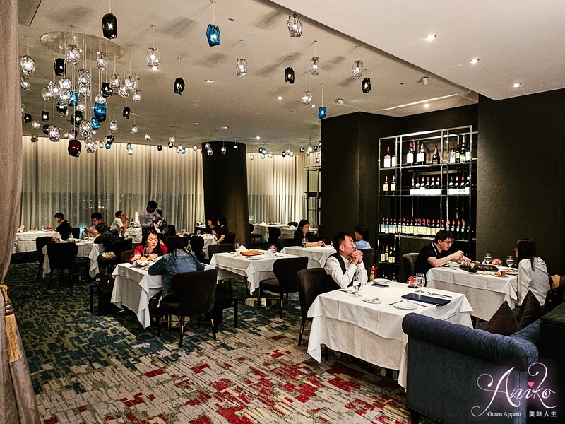 【台北美食】A CUT牛排館。國賓飯店米其林一星牛排館！商業聚餐約會過節好氣氛首選