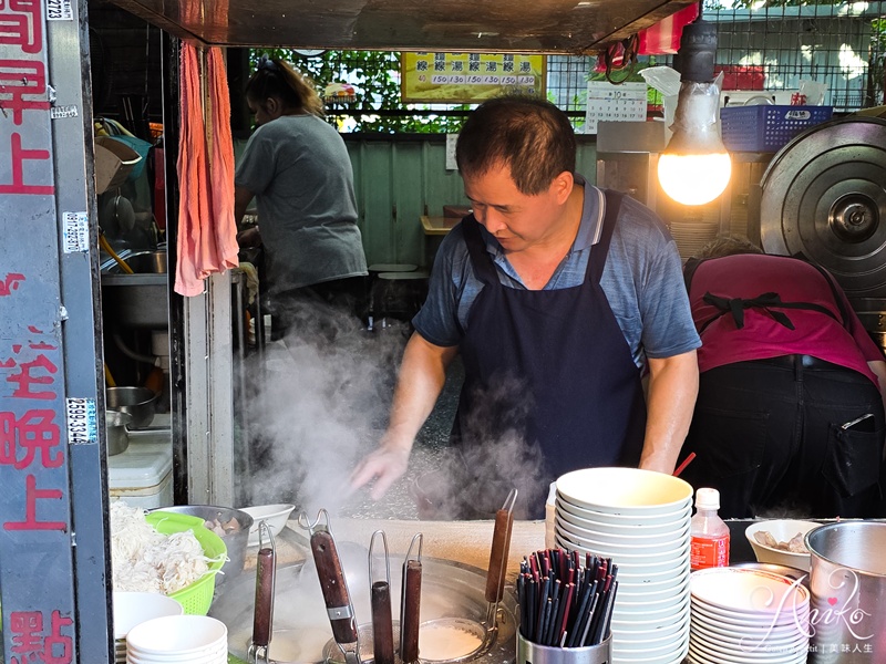 【台北美食】許仔豬腳麵線。大橋頭美食推薦！大稻埕慈聖宮50年人氣白湯豬腳老店