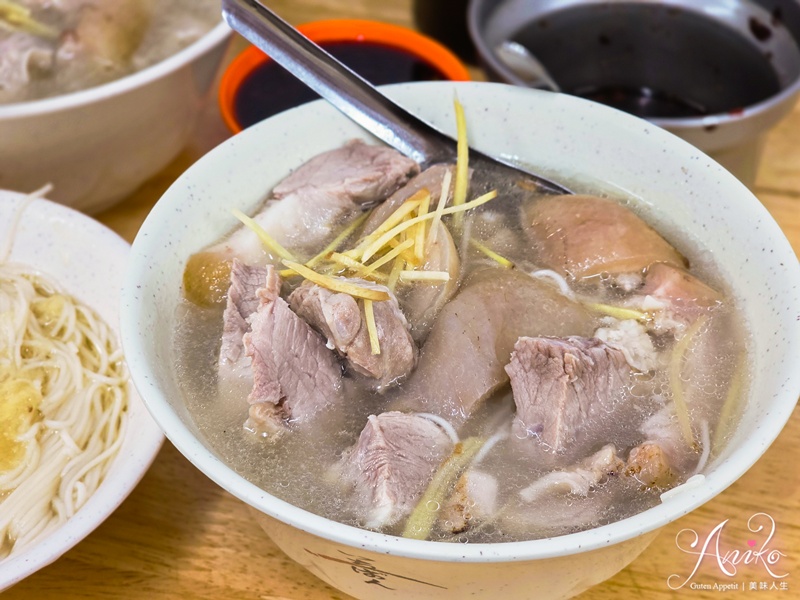 【台北美食】許仔豬腳麵線。大橋頭美食推薦！大稻埕慈聖宮50年人氣白湯豬腳老店