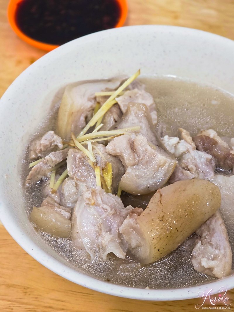 【台北美食】許仔豬腳麵線。大橋頭美食推薦！大稻埕慈聖宮50年人氣白湯豬腳老店