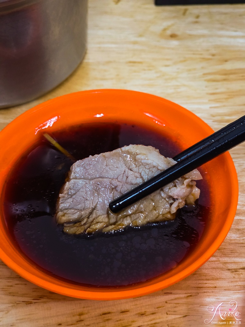 【台北美食】許仔豬腳麵線。大橋頭美食推薦！大稻埕慈聖宮50年人氣白湯豬腳老店