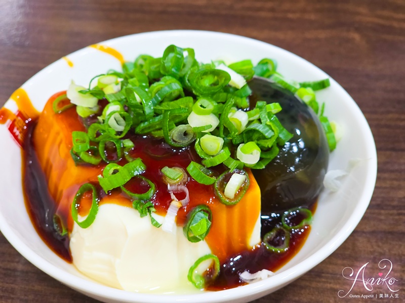 【台北美食】穆記牛肉麵。信義區米其林必比登推薦！紅燒牛肉麵湯濃醇厚，斤餅肉絲超推薦