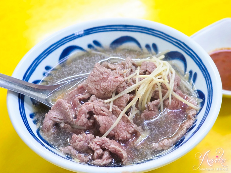 【台北美食】郭家炒牛肉。華西街80年人氣炒牛肉！自製沙茶醬風味鑊氣十足~牛雜湯免費續湯
