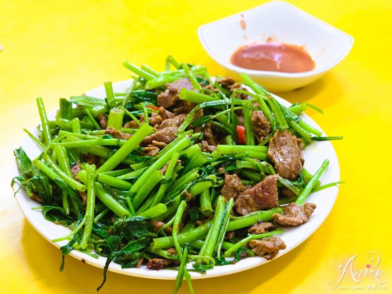 【台北美食】郭家炒牛肉。華西街80年人氣炒牛肉！自製沙茶醬風味鑊氣十足~牛雜湯免費續湯