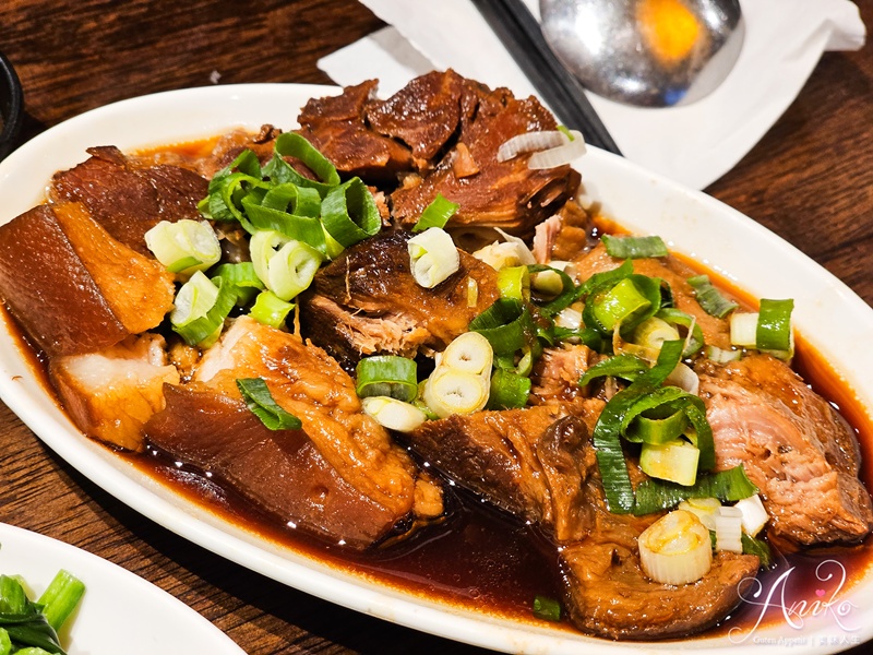 【高雄美食】老店柏弘肉燥。米其林必比登推薦！三代傳承的超人氣60年經典肉燥飯