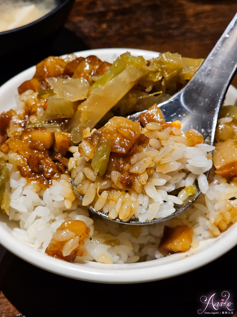 【高雄美食】老店柏弘肉燥。米其林必比登推薦！三代傳承的超人氣60年經典肉燥飯