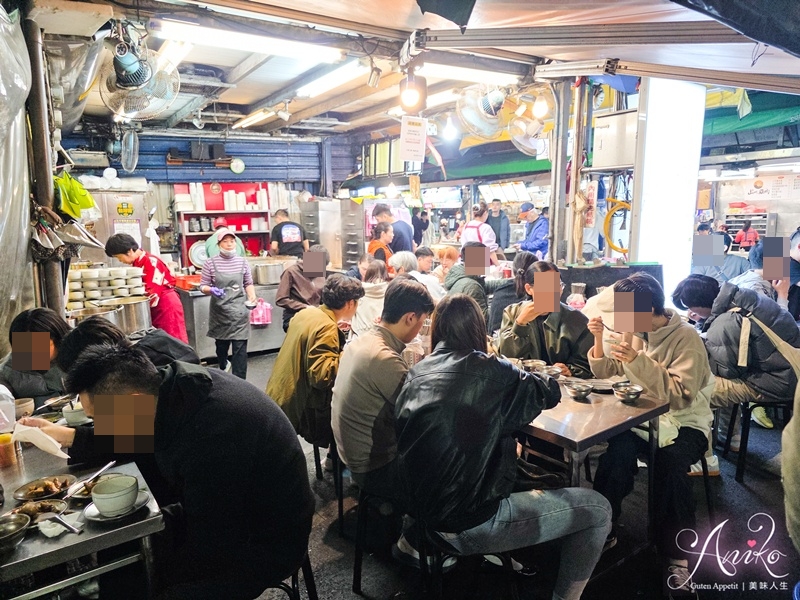 【台北美食】曉迪筒仔米糕。南機場夜市排隊米糕！20年老店~必點滷肉飯和排骨酥湯