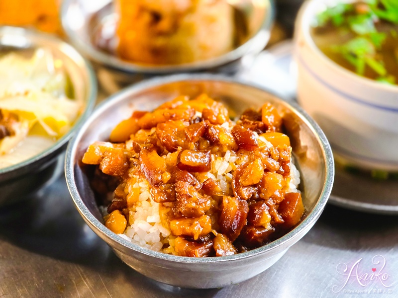 【台北美食】曉迪筒仔米糕。南機場夜市排隊米糕！20年老店~必點滷肉飯和排骨酥湯