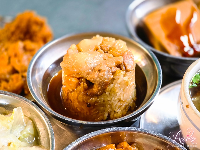 【台北美食】曉迪筒仔米糕。南機場夜市排隊米糕！20年老店~必點滷肉飯和排骨酥湯