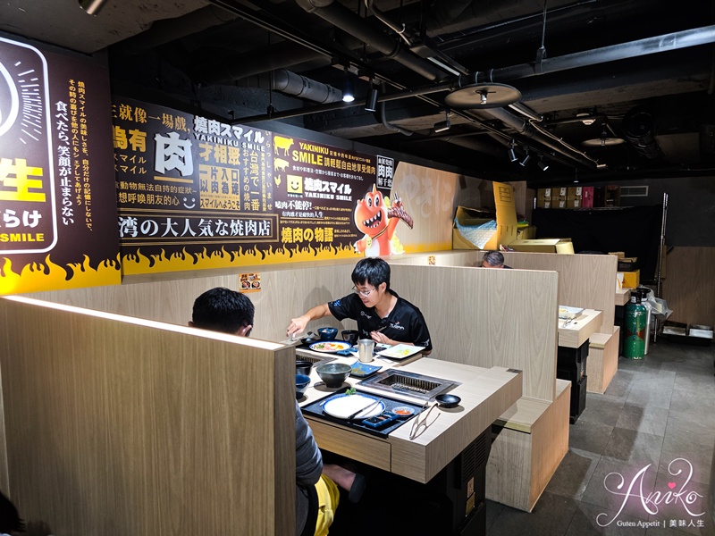 【台北美食】燒肉Smile 大安忠孝店。東區單人烤肉推薦！高CP值海陸套餐~自助生菜飲料吧無限享用
