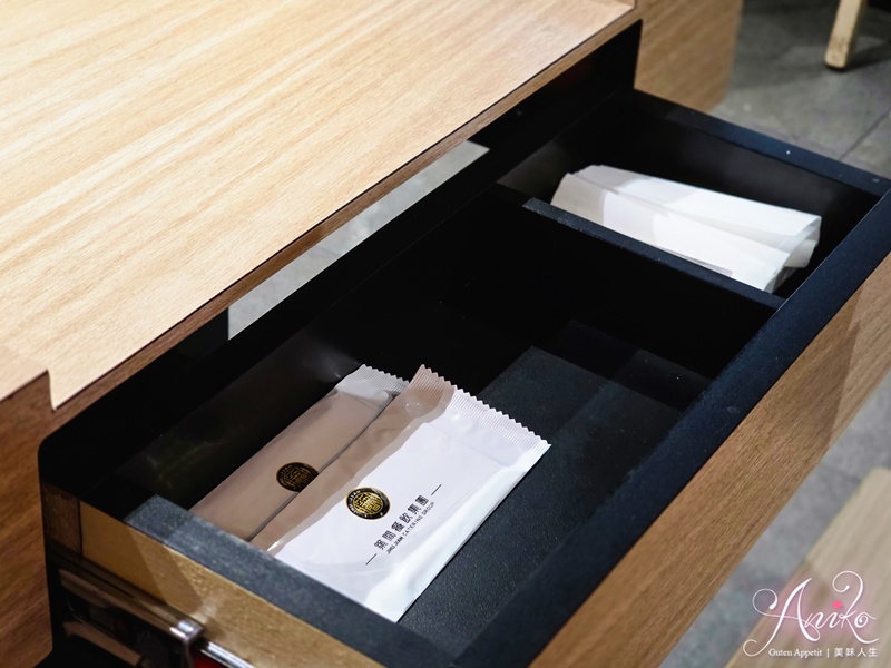 【台北美食】燒肉Smile 大安忠孝店。東區單人烤肉推薦！高CP值海陸套餐~自助生菜飲料吧無限享用