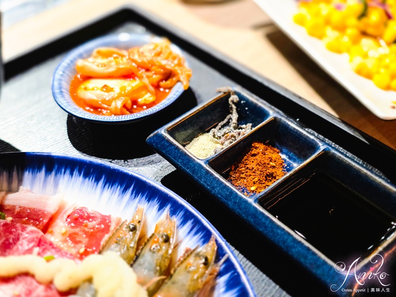 【台北美食】燒肉Smile 大安忠孝店。東區單人烤肉推薦！高CP值海陸套餐~自助生菜飲料吧無限享用