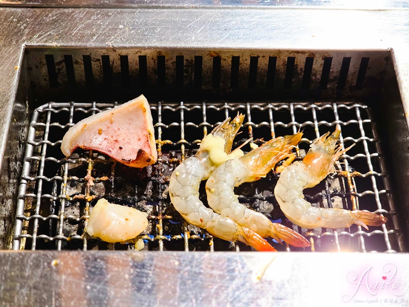 【台北美食】燒肉Smile 大安忠孝店。東區單人烤肉推薦！高CP值海陸套餐~自助生菜飲料吧無限享用