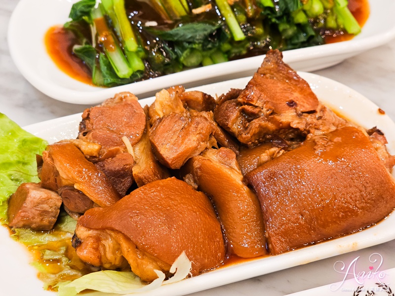 【台北美食】松發肉骨茶。信義區美食推薦！連續九年米其林必比登推薦～新加坡傳奇名店