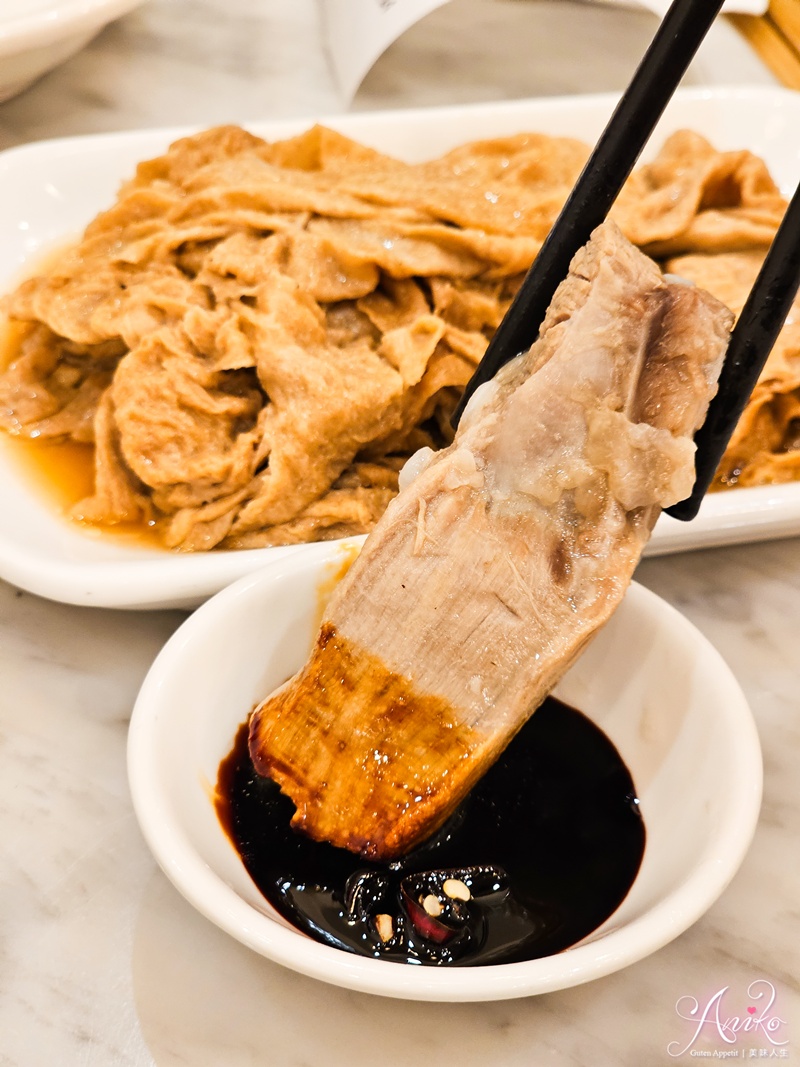 【台北美食】松發肉骨茶。信義區美食推薦！連續九年米其林必比登推薦～新加坡傳奇名店