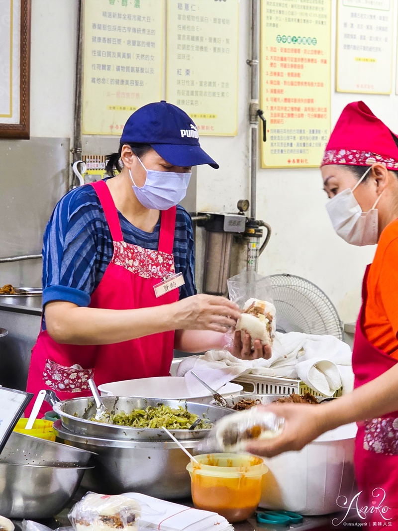 【高雄美食】春蘭割包。高雄米其林必比登推薦美食！25年老字號巨無霸割包~一開店排隊人潮不間斷
