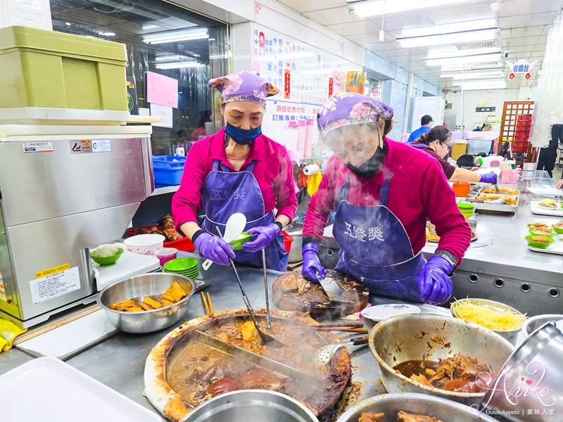【台北美食】五燈獎豬腳滷肉飯。三重在地人激推40年老店！AI 教父黃仁勳排隊也要吃的滷肉飯