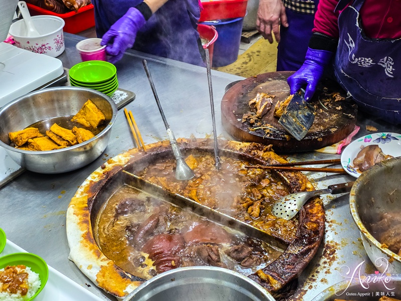 【台北美食】五燈獎豬腳滷肉飯。三重在地人激推40年老店！AI 教父黃仁勳排隊也要吃的滷肉飯