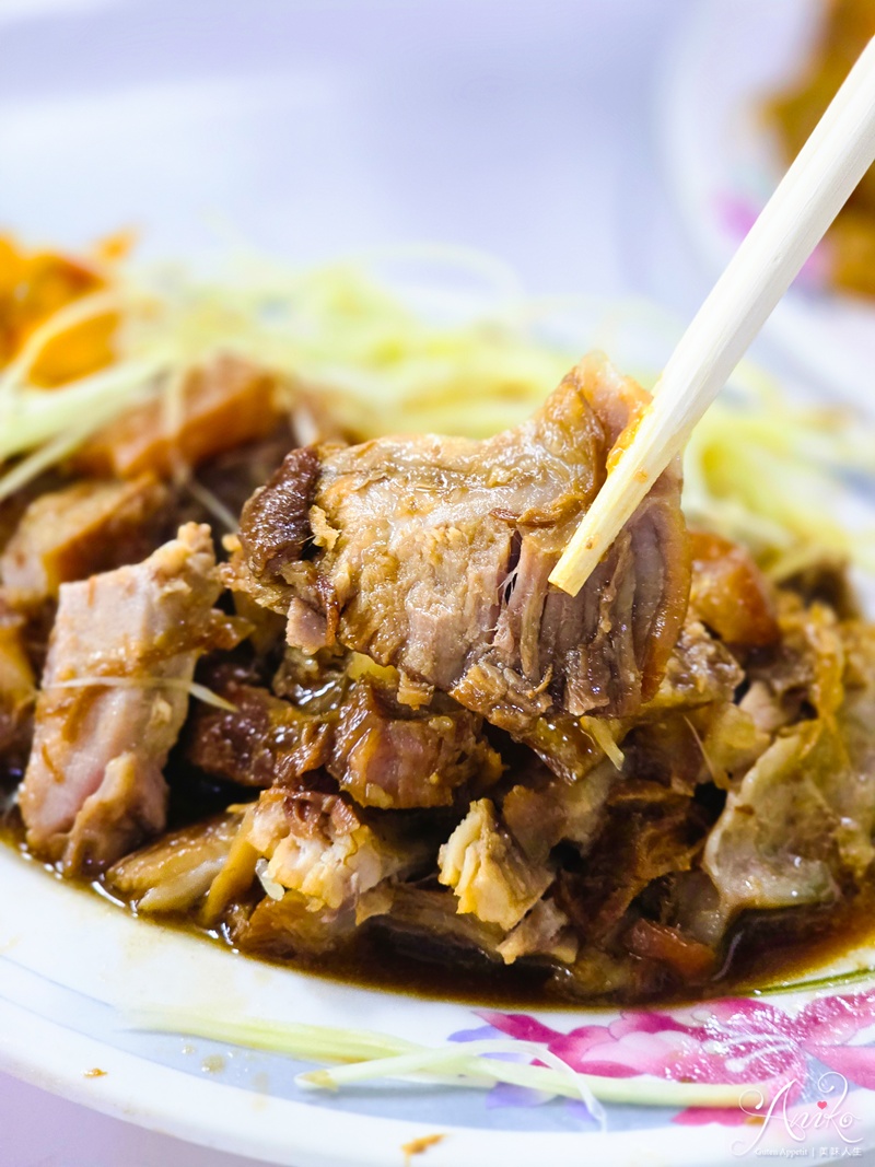 【台北美食】五燈獎豬腳滷肉飯。三重在地人激推40年老店！AI 教父黃仁勳排隊也要吃的滷肉飯