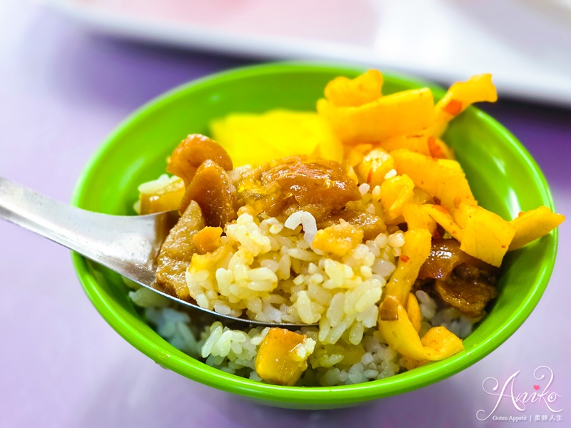 【台北美食】五燈獎豬腳滷肉飯。三重在地人激推40年老店！AI 教父黃仁勳排隊也要吃的滷肉飯