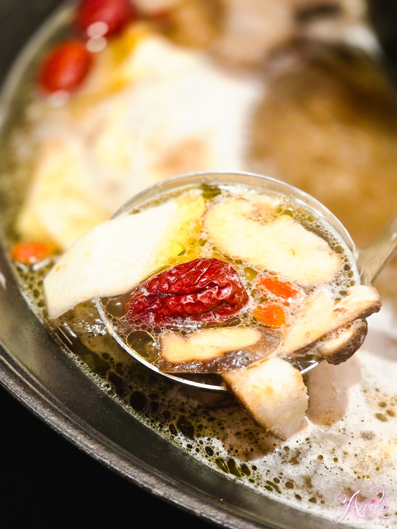 【台北美食】馮校長老火鍋。國父紀念館火鍋推薦！成都排隊爆紅火鍋插旗台北~AI教父黃仁勳也造訪