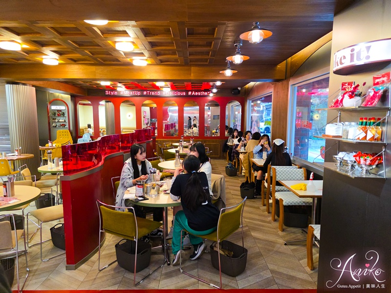 【台北美食】Meat Up 覓晌中山店。中山人氣復古咖啡廳！浮誇系草莓季甜點～好拍又好吃