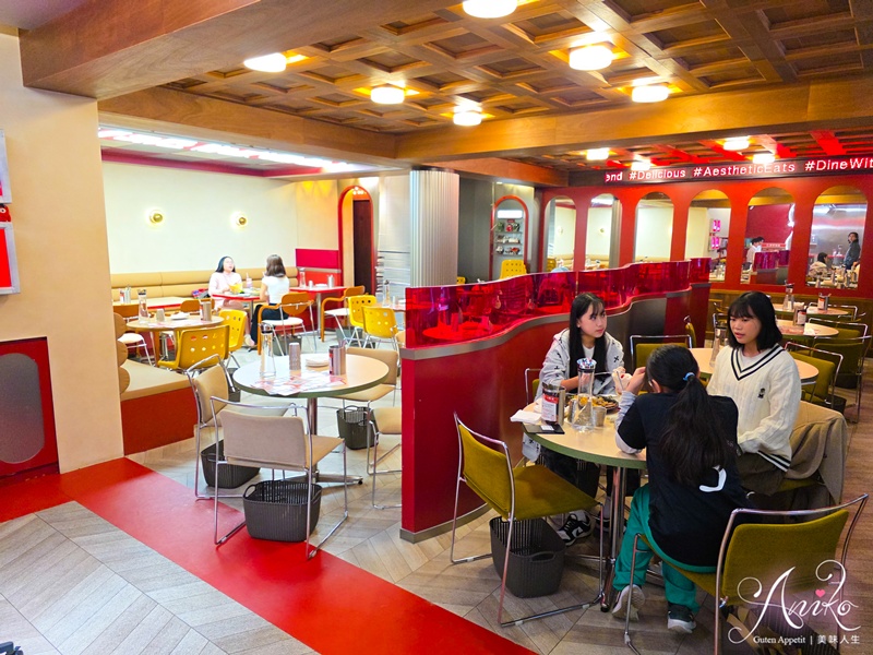 【台北美食】Meat Up 覓晌中山店。中山人氣復古咖啡廳！浮誇系草莓季甜點～好拍又好吃