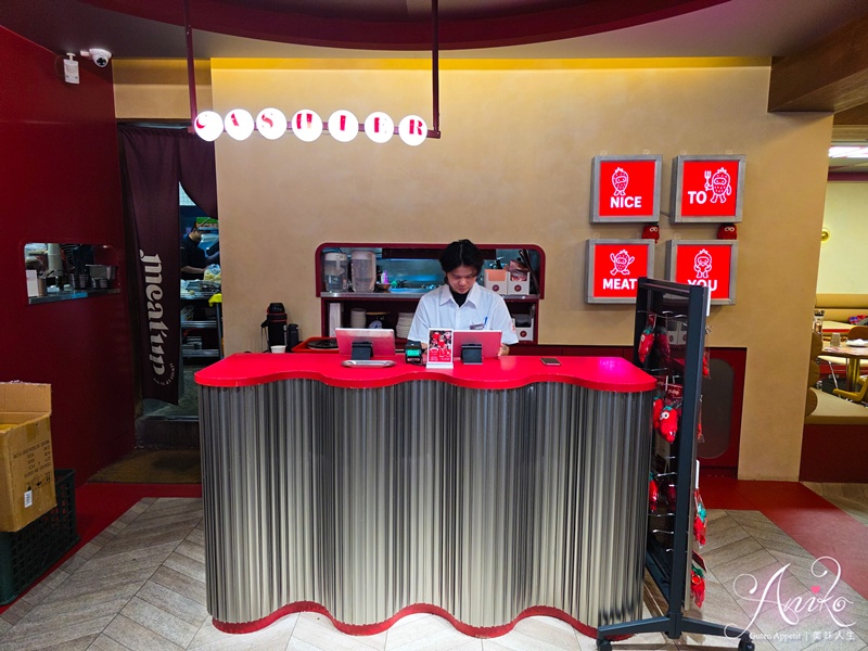 【台北美食】Meat Up 覓晌中山店。中山人氣復古咖啡廳！浮誇系草莓季甜點～好拍又好吃