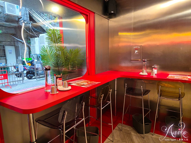 【台北美食】Meat Up 覓晌中山店。中山人氣復古咖啡廳！浮誇系草莓季甜點～好拍又好吃