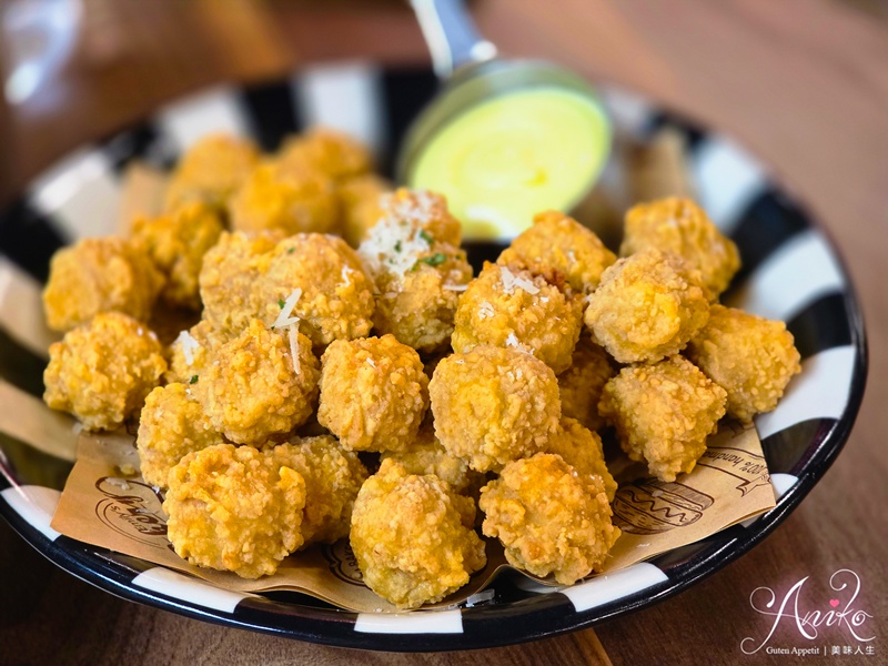 【台北美食】Meat Up 覓晌中山店。中山人氣復古咖啡廳！浮誇系草莓季甜點～好拍又好吃