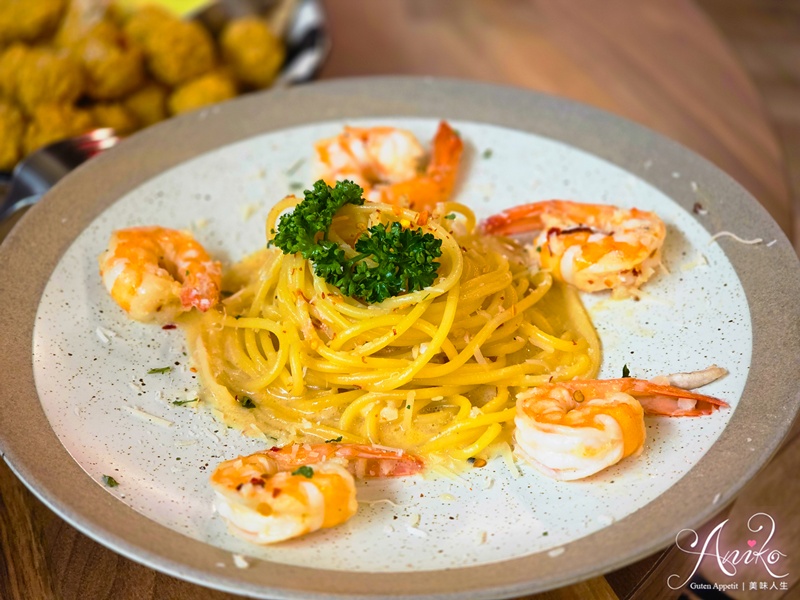 【台北美食】Meat Up 覓晌中山店。中山人氣復古咖啡廳！浮誇系草莓季甜點～好拍又好吃