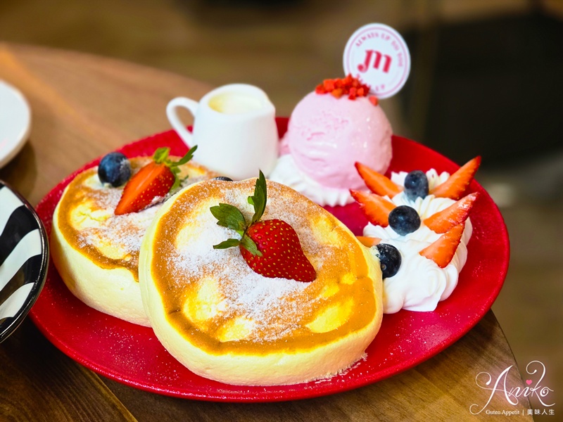 【台北美食】Meat Up 覓晌中山店。中山人氣復古咖啡廳！浮誇系草莓季甜點～好拍又好吃