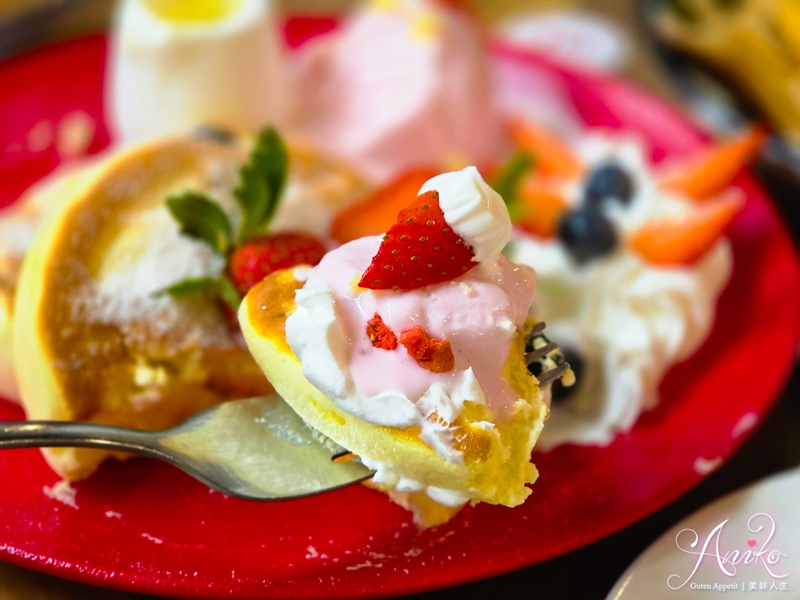 【台北美食】Meat Up 覓晌中山店。中山人氣復古咖啡廳！浮誇系草莓季甜點～好拍又好吃