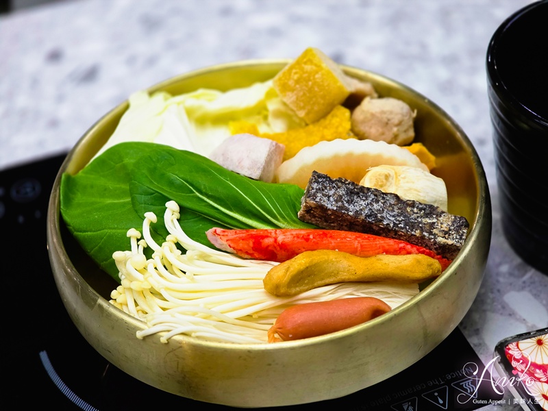 【台北美食】芡芳石頭火鍋。頂溪捷運1分鐘！迷人桌邊爆香湯底，自助吧飲料、冰淇淋吃到飽