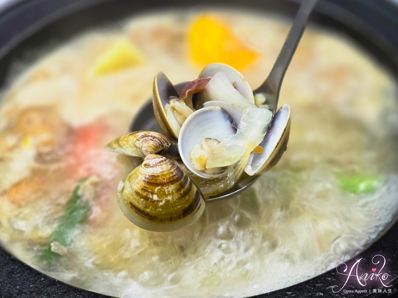 【台北美食】芡芳石頭火鍋。頂溪捷運1分鐘！迷人桌邊爆香湯底，自助吧飲料、冰淇淋吃到飽