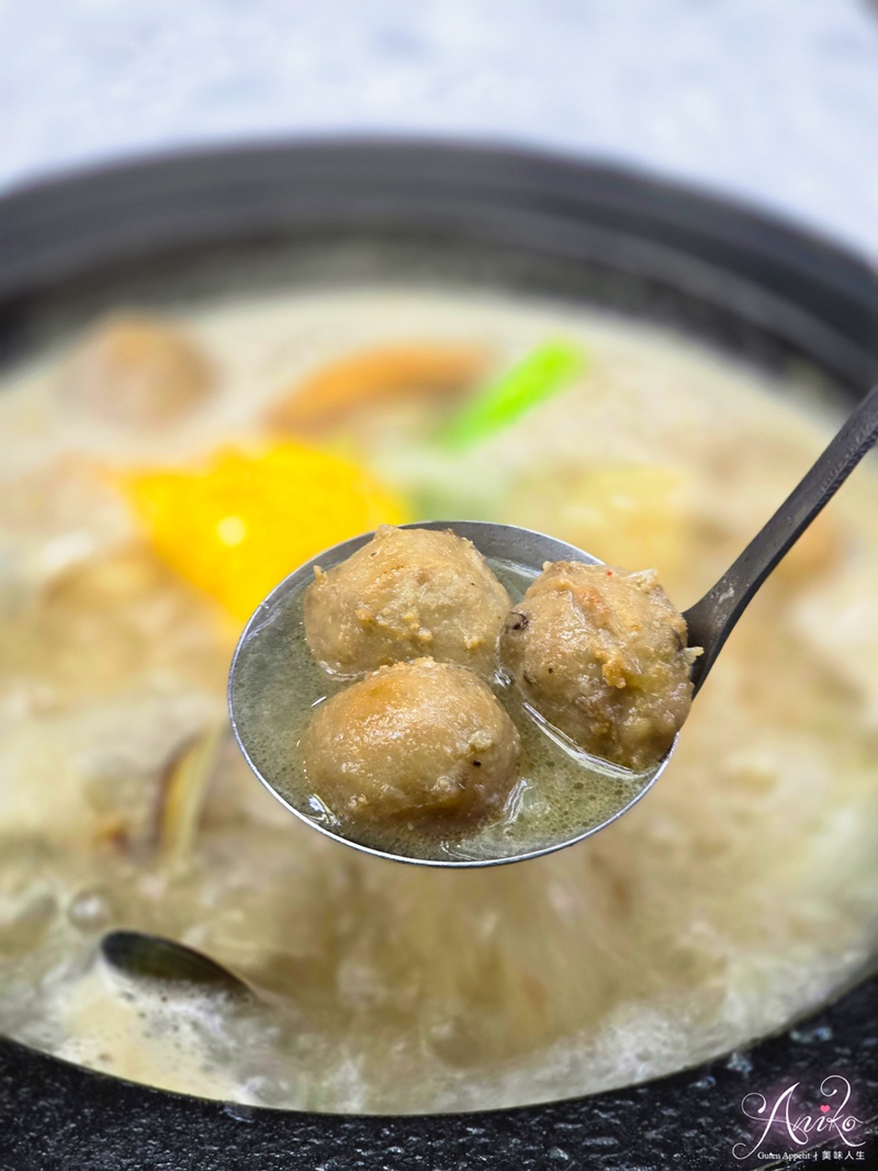 【台北美食】芡芳石頭火鍋。頂溪捷運1分鐘！迷人桌邊爆香湯底，自助吧飲料、冰淇淋吃到飽