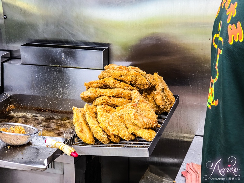 【台北美食】三重牛乳大王。開業50年老字號！在地人從小喝到大的木瓜牛奶與邪惡炸雞排