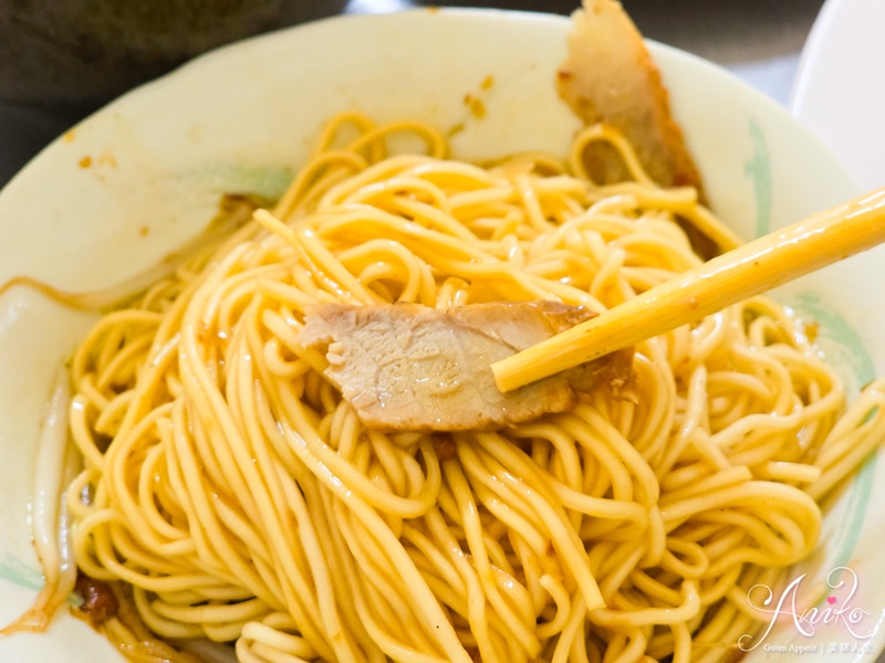 【台北美食】堀江麵店。鹽埕區50年老字號排隊乾麵!每天只營業4小時人潮沒停過 【台北美食】堀江麵店。鹽埕區50年老字號排隊乾麵!每天只營業4小時人潮沒停過