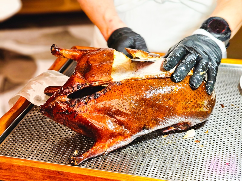 【台北美食】東方樓台北漢來店。南港片皮鴨、港點必吃推薦，高質感粵菜餐廳聚餐首選