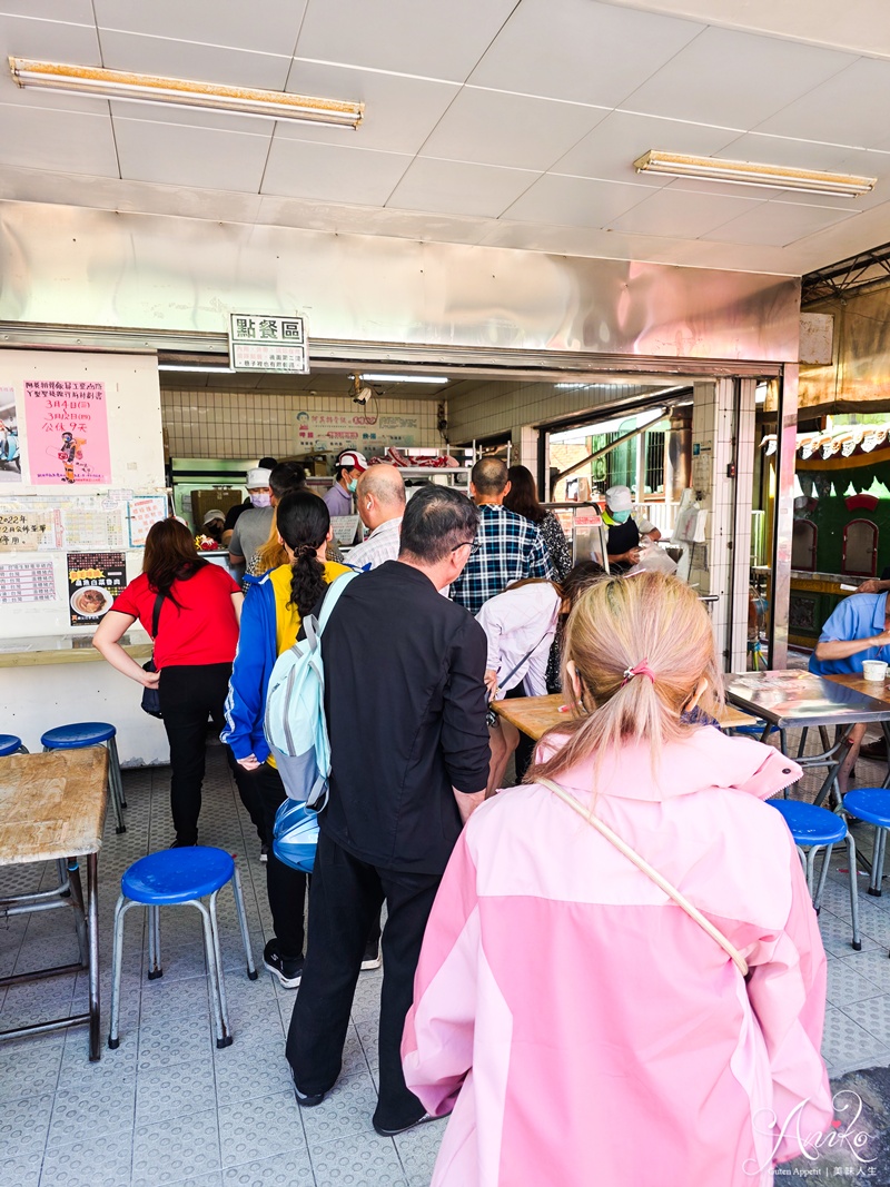 【高雄美食】阿英排骨飯。高雄米其林必比登推薦！鹽埕區60年老字號人氣便當