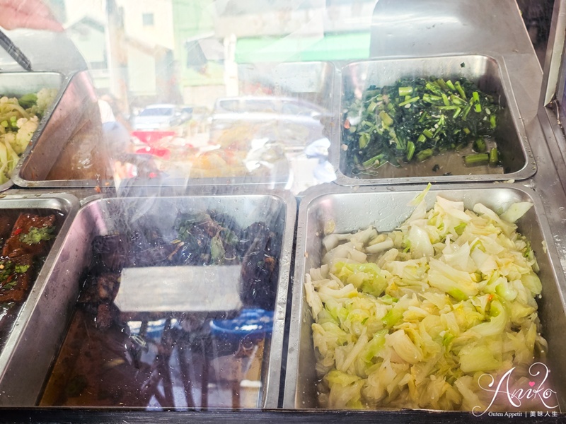 【高雄美食】阿英排骨飯。高雄米其林必比登推薦！鹽埕區60年老字號人氣便當