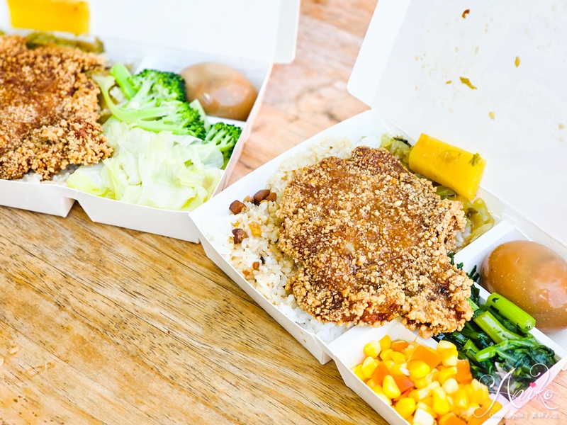 【高雄美食】阿英排骨飯。高雄米其林必比登推薦！鹽埕區60年老字號人氣便當