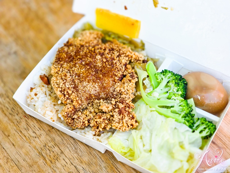 【高雄美食】阿英排骨飯。高雄米其林必比登推薦！鹽埕區60年老字號人氣便當